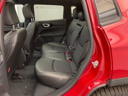 New 2026 Jeep Compass Trailhawk w/ Sun, Sound & Navigation Group AWD/4WD image 17