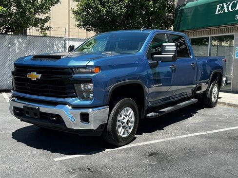Used 2024 Chevrolet Silverado 2500 W/T w/ WT/CX Safety Package AWD/4WD image 3