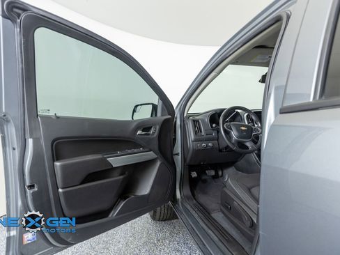 Used 2022 Chevrolet Colorado LT AWD/4WD image 9