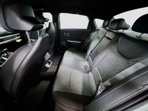New 2025 Kia K4 GT-Line image 24
