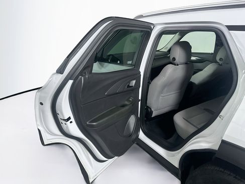 Used 2025 Chevrolet TrailBlazer LT FWD image 24