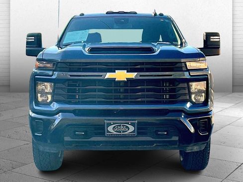 Used 2024 Chevrolet Silverado 2500 Custom w/ Custom Value Package image 2