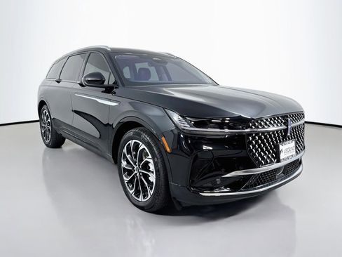 Used 2025 Lincoln Nautilus Reserve AWD/4WD image 3