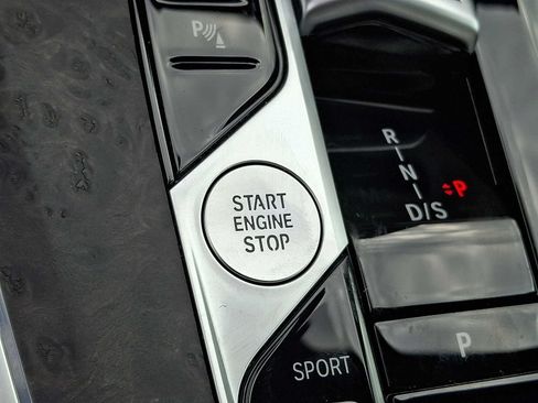 Used 2025 BMW X5 xDrive40i w/ M Sport Package AWD/4WD image 21