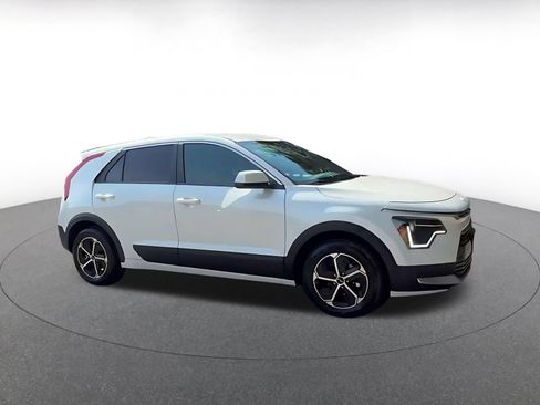 Used 2026 Kia Niro LX FWD image 2