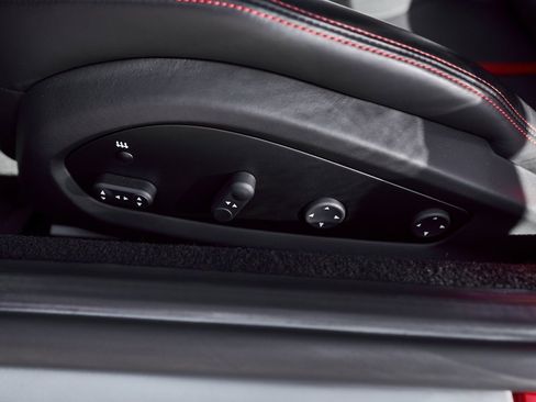 Used 2018 Ferrari 812 Superfast image 40