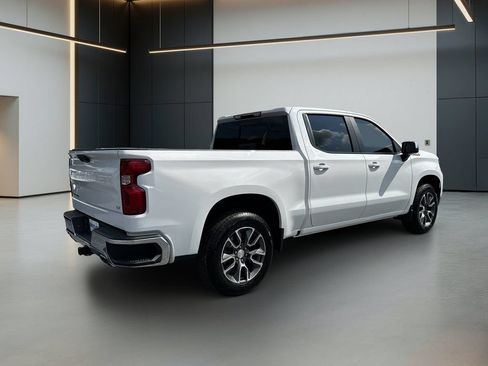 Used 2022 Chevrolet Silverado 1500 LT AWD/4WD image 6