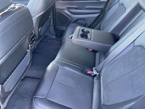 Used 2025 Jeep Grand Cherokee Altitude image 7