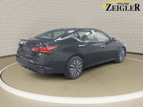 Used 2024 Nissan Altima 2.5 SV image 5