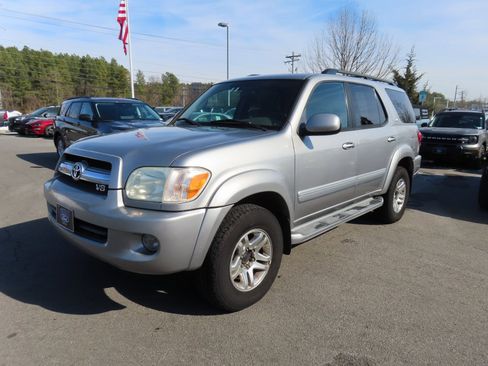Used 2005 Toyota Sequoia SR5 image 3