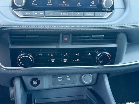 Used 2024 Nissan Rogue S FWD image 15