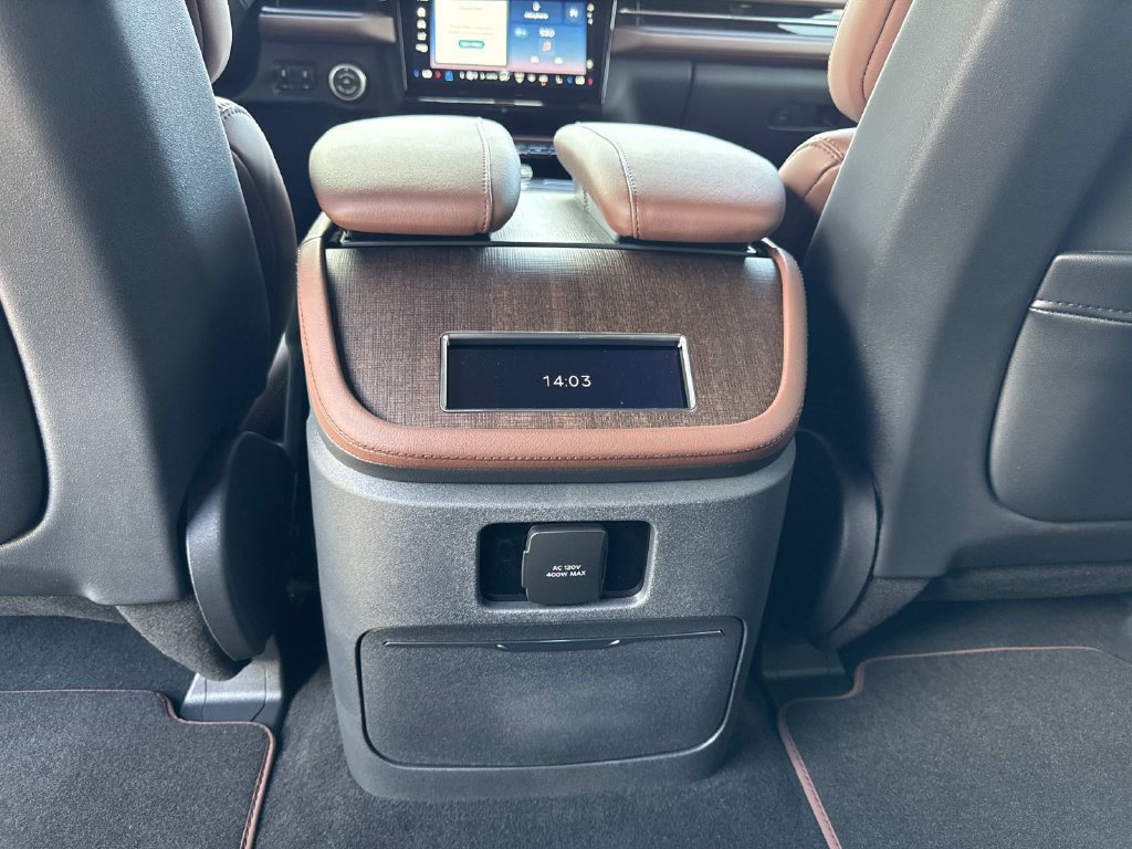 New 2026 Lincoln Navigator Reserve AWD/4WD image 17