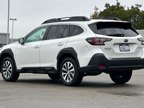 Used 2023 Subaru Outback Premium image 7