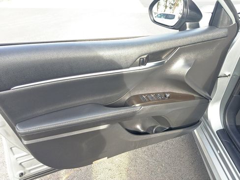 Used 2022 Toyota Camry XSE image 6