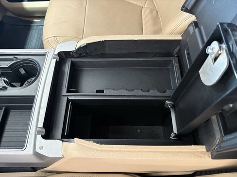 Used 2019 Ford F250 Lariat w/ Chrome Package image 29