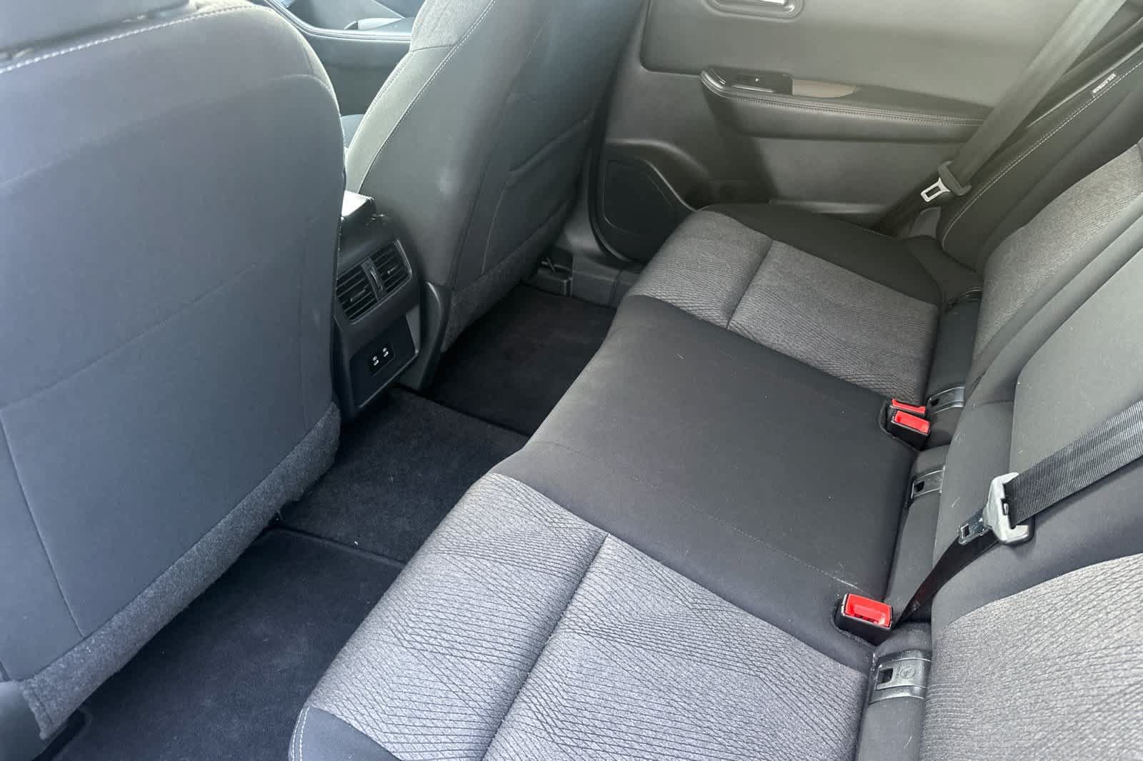 Used 2025 Nissan Rogue SV AWD/4WD image 4