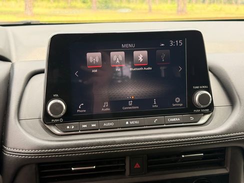 Used 2024 Nissan Rogue SV FWD image 17