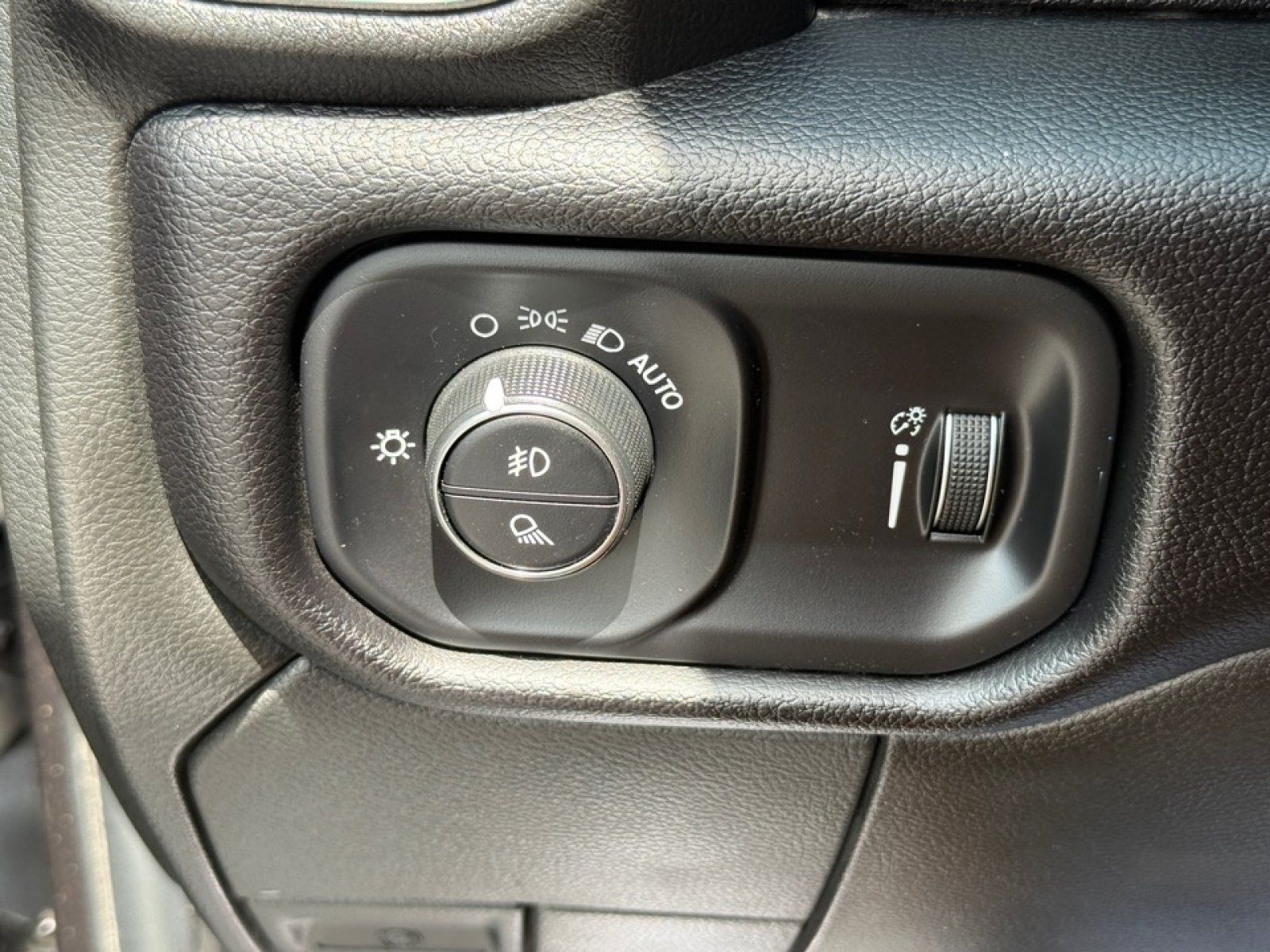 Used 2024 RAM 3500 Big Horn AWD/4WD image 32