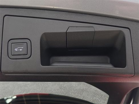 Certified 2025 Cadillac XT4 Premium Luxury image 31