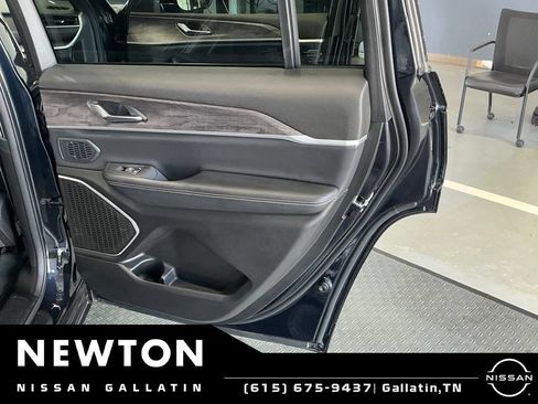 Used 2024 Jeep Grand Cherokee L Limited AWD/4WD image 62