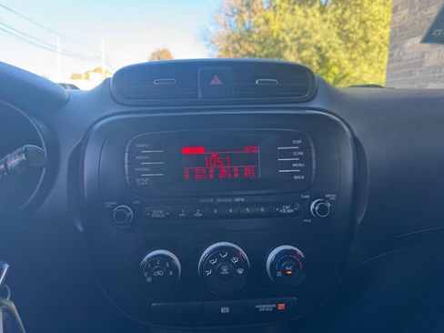 Used 2014 Kia Soul FWD image 31