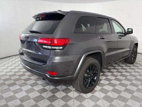 Used 2018 Jeep Grand Cherokee Altitude AWD/4WD image 7