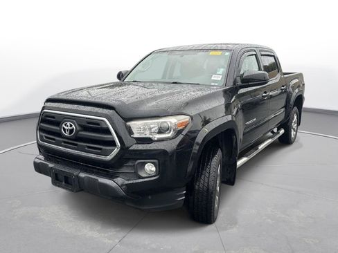Used 2017 Toyota Tacoma SR5 w/ Tow Package RWD image 2