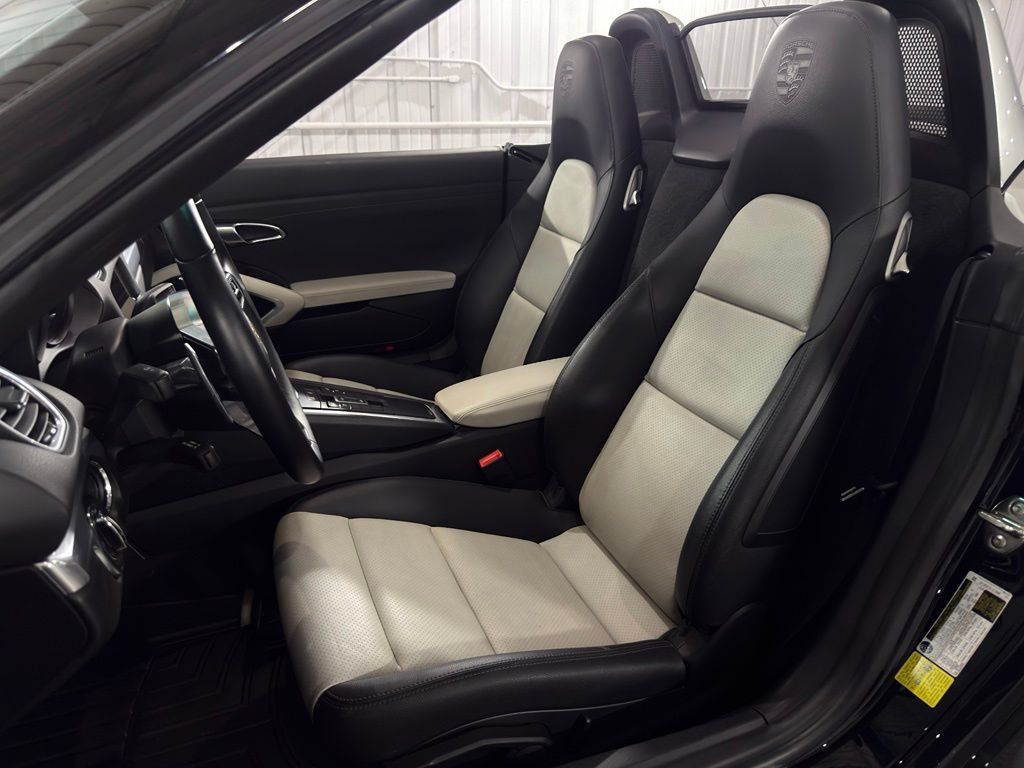 Used 2018 Porsche 718 Boxster RWD image 13