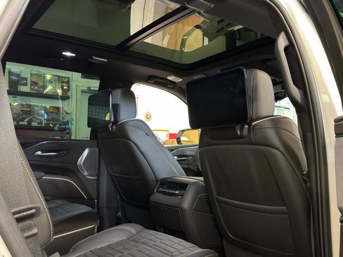 Used 2023 Cadillac Escalade V w/ LPO, ONYX Package AWD/4WD image 23