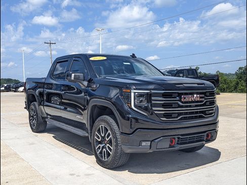Used 2025 GMC Sierra 1500 AT4 w/ AT4 Premium Package AWD/4WD image 5