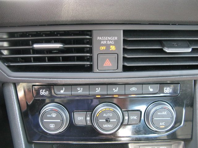 Used 2023 Volkswagen Jetta SE w/ Panoramic Sunroof Package FWD image 19