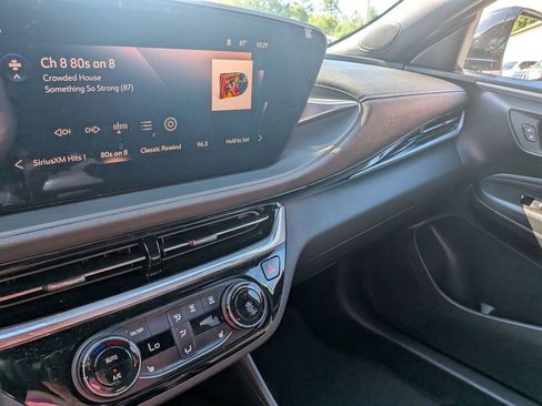 Certified 2024 Buick Envista Sport Touring w/ Convenience I Package FWD image 13
