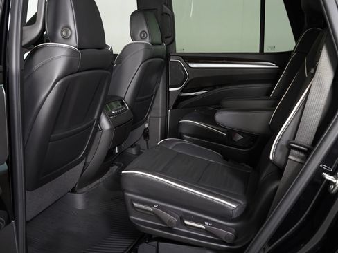 Used 2026 Cadillac Escalade Luxury w/ Touring Package AWD/4WD image 10