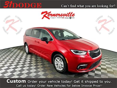 New 2026 Chrysler Pacifica Select image 1