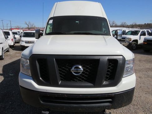 Used 2017 Nissan NV 3500 SV RWD image 2