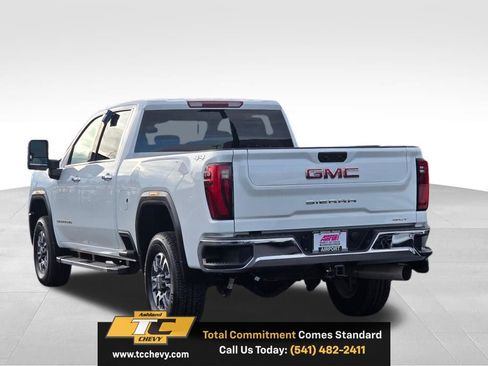 Used 2025 GMC Sierra 2500 SLT AWD/4WD image 3