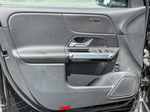 Used 2022 Mercedes-Benz GLB 250 4MATIC w/ Premium Package Lite image 21