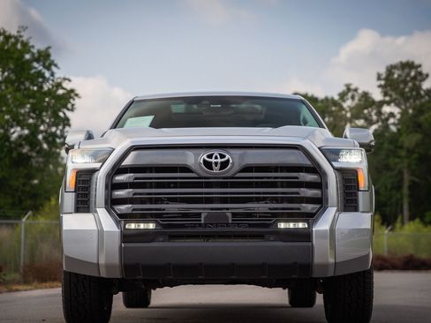 Used 2023 Toyota Tundra Limited w/ Power Package RWD image 4