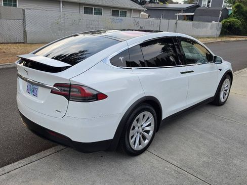 Used 2017 Tesla Model X 75D AWD/4WD image 5
