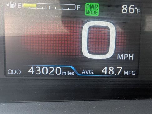 Used 2020 Toyota Prius XLE w/ Premium Convenience Package FWD image 15