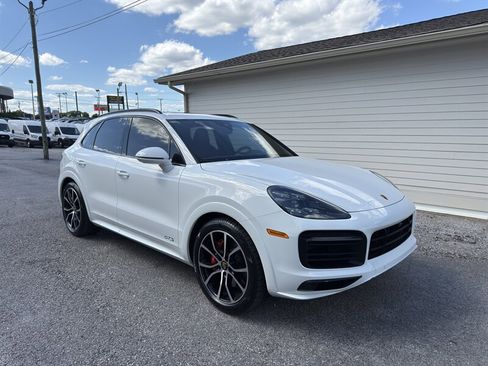 Used 2022 Porsche Cayenne GTS image 3