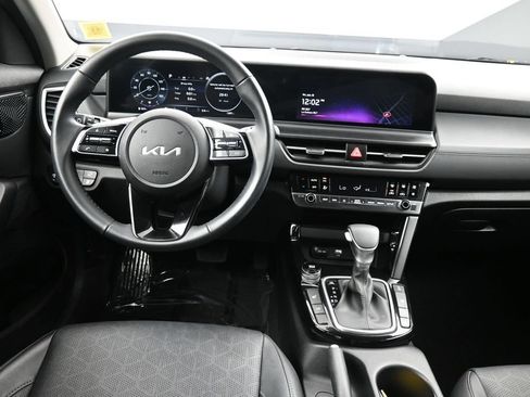 Certified 2025 Kia Seltos EX AWD/4WD image 19