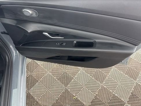 Used 2021 Hyundai Elantra Limited FWD image 19
