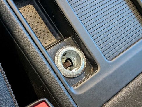 Used 2015 Volkswagen Golf R 4-Door image 28