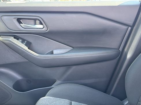 Certified 2025 Nissan Rogue SV image 18