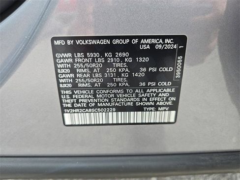 Used 2025 Volkswagen Atlas SE image 30