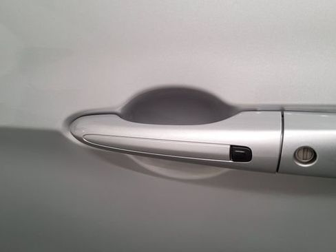 Used 2024 Chrysler Pacifica Touring-L FWD image 14