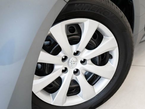 Used 2025 Toyota Corolla LE image 2