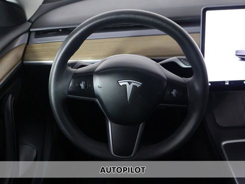 Used 2023 Tesla Model 3 Standard Range image 3