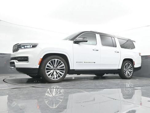 Used 2024 Jeep Grand Wagoneer L Series III AWD/4WD image 36